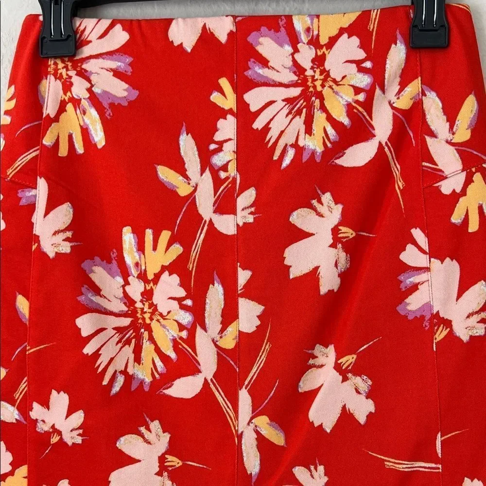 Like New! Lyssé Floral Red Women's Pencil Skirt in Size S